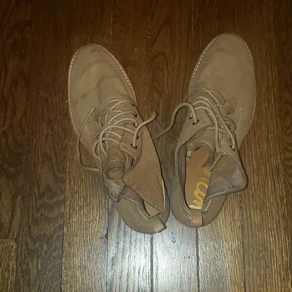 SAM EDELMAN tan lace up leather booties Size 8. - Picture 3 of 5